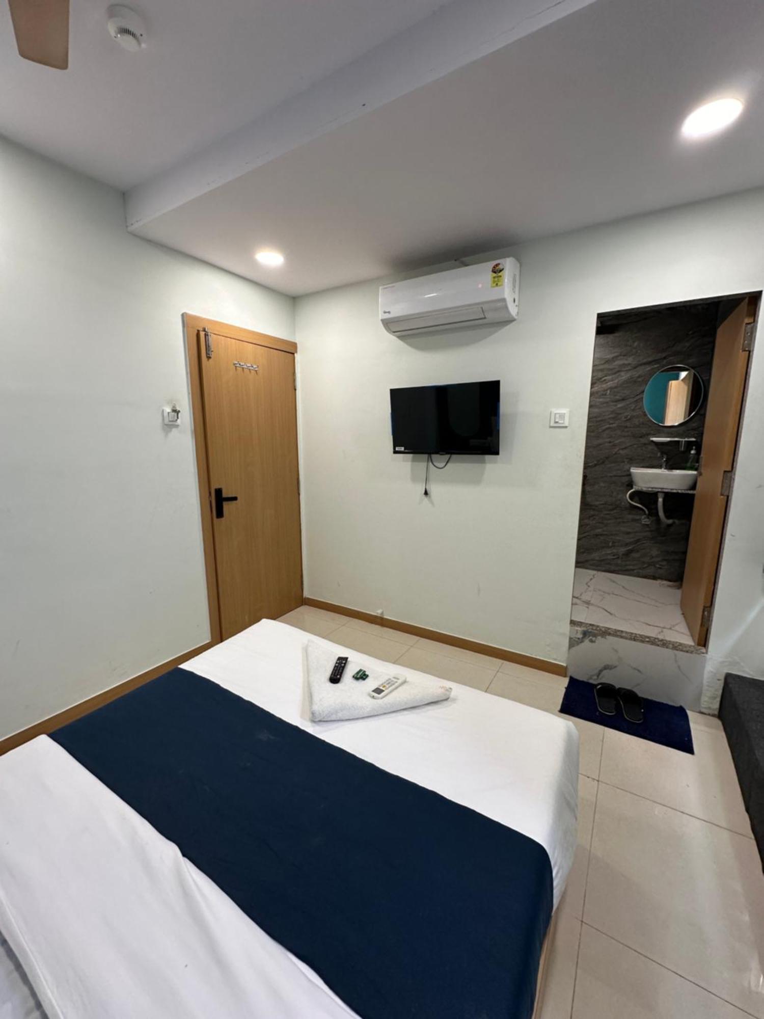 Hotel Sky Palace Adajan Сурат Екстер'єр фото